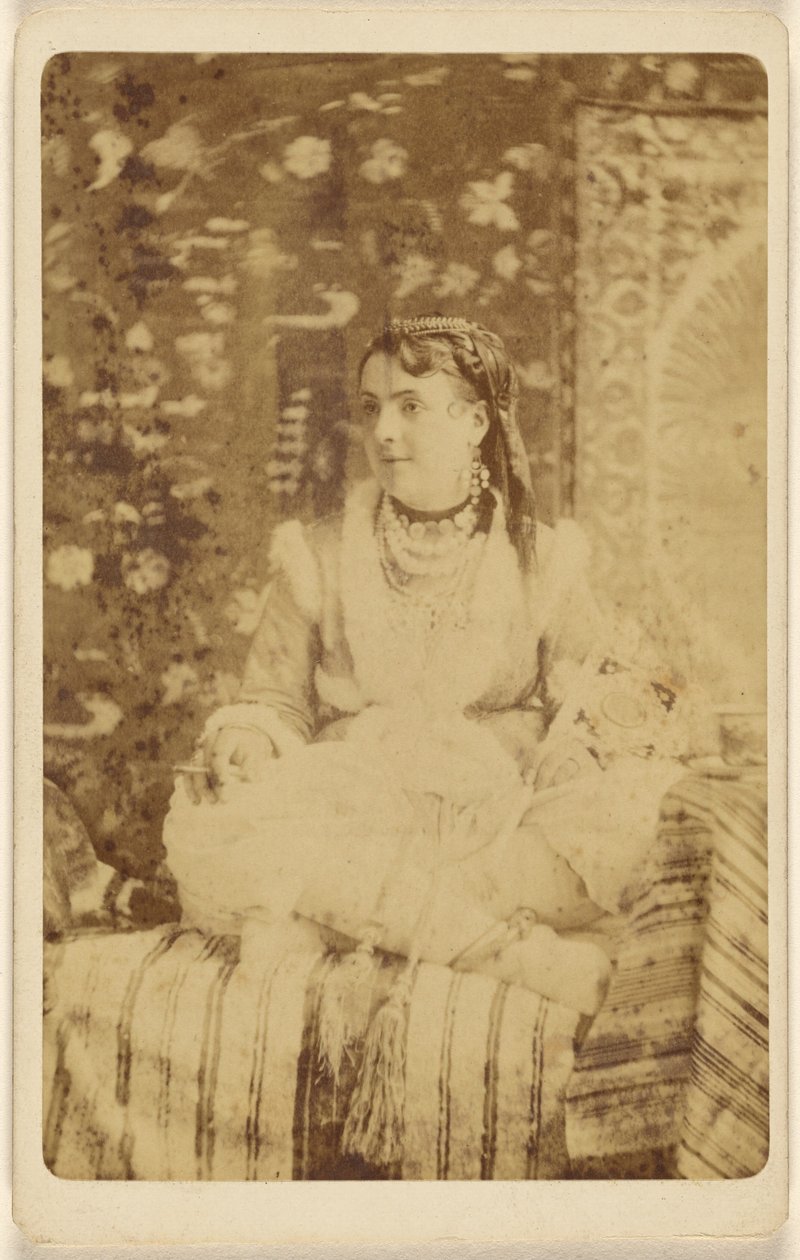 Tscherkessische Schönheit von Centennial Photographic Co.