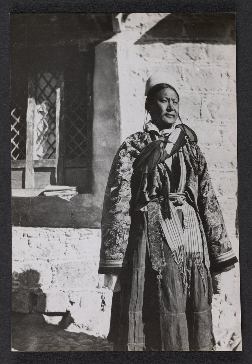 Ein kleiner Beamter in zeremonieller Kleidung von Charles Alfred Bell