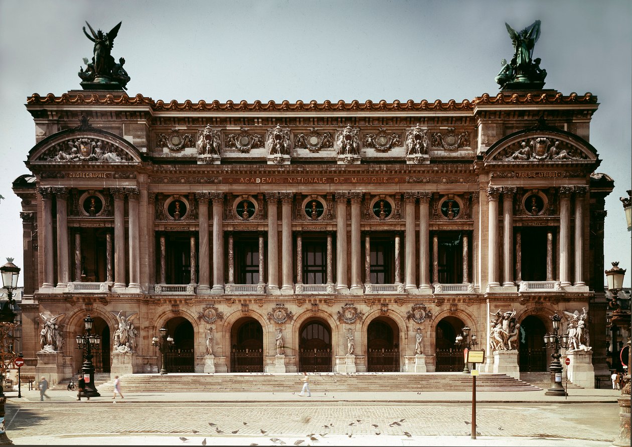 Ansicht der Fassade des Opernhauses von Charles Garnier (1825-1898) 1875 in Paris von Charles Garnier