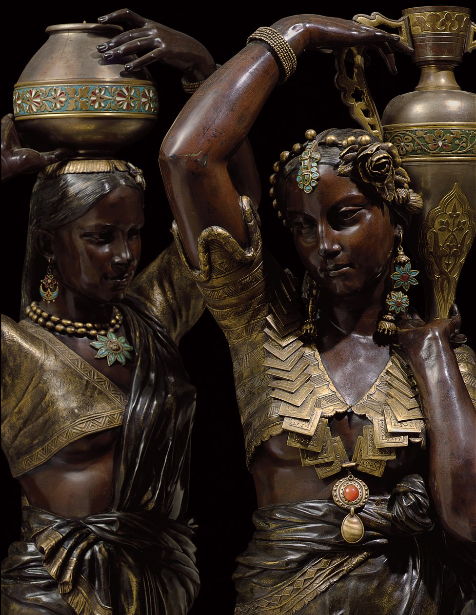 Detail von zwei bronzenen Fackelhaltern in Form von indischen Frauen, die Vasen tragen von Charles Henri Joseph Cordier