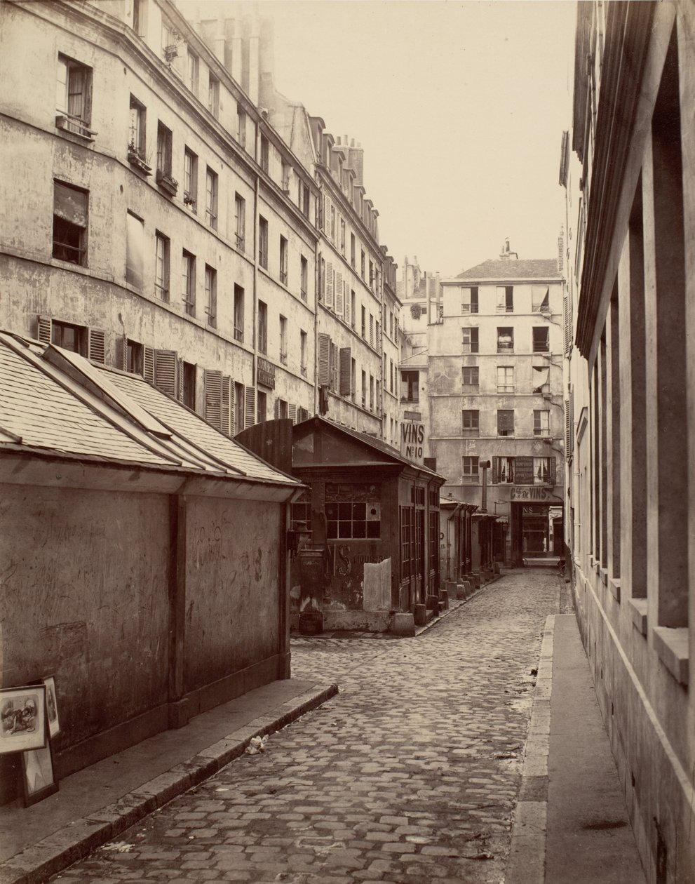 Passage des Deux-Soeurs de la rue Lafayette, ca. 1867 von Charles Marville