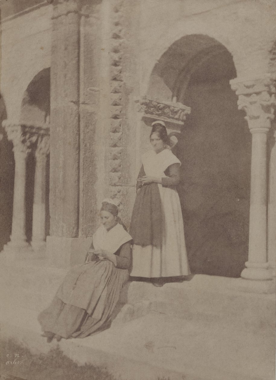 Arlesierinnen im Kreuzgang von Saint-Trophime „Arles“ von Charles Nègre