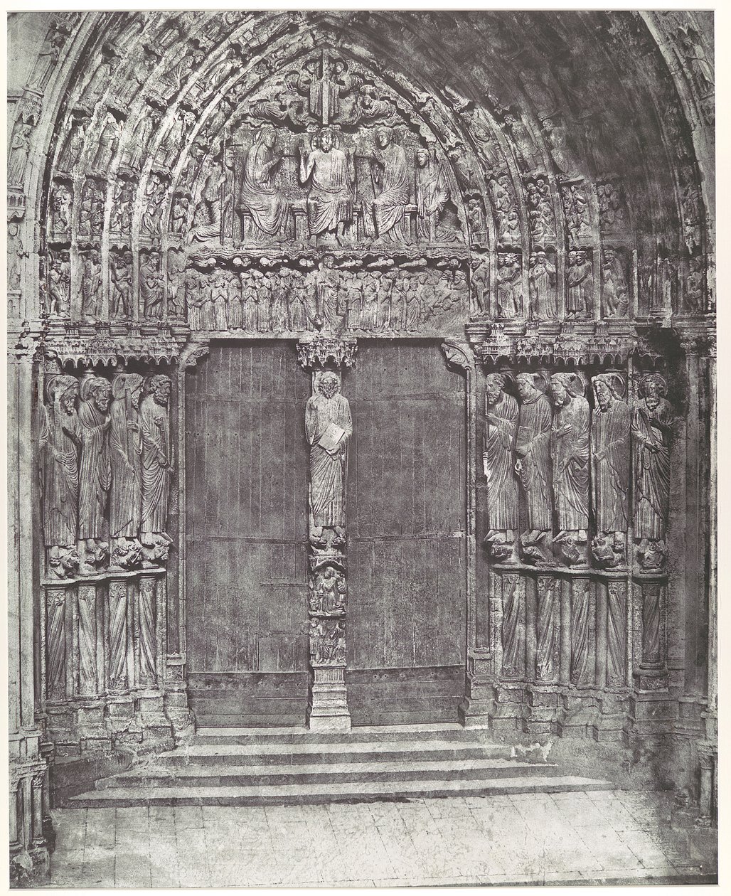 [Kathedrale von Chartres, Mittelportal des südlichen Querhauses; Das Jüngste Gericht] von Charles Nègre