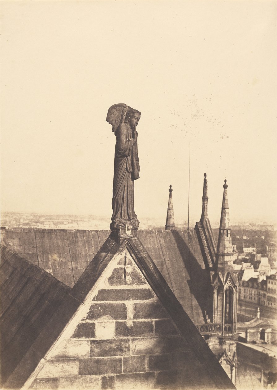 [Der Engel der Auferstehung auf dem Dach von Notre-Dame, Paris] von Charles Nègre
