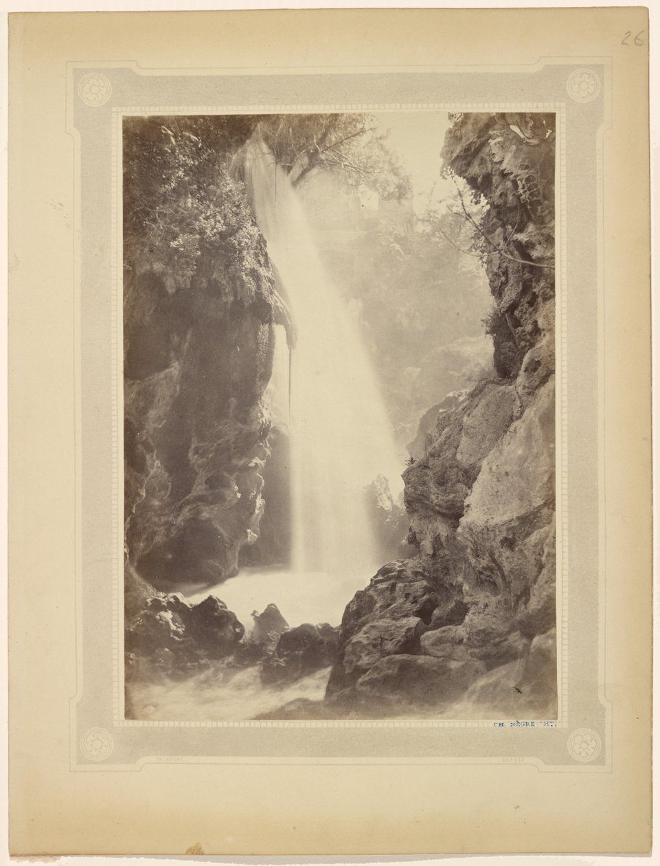 Wasserfall und Felsen, Südfrankreich von Charles Nègre