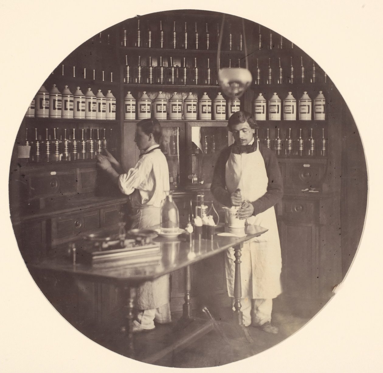 Asile Impériale de Vincennes, die Apotheke, 1858-59 von Charles Nègre