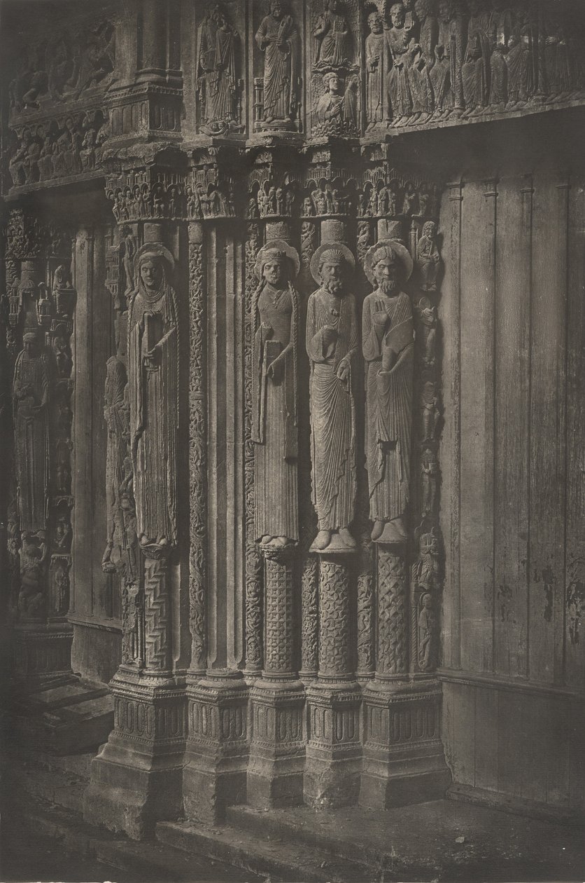Planche XIII Cathédrale de Chartres, Statuen der Säulen des zentralen Portals..., 1855 von Charles Nègre