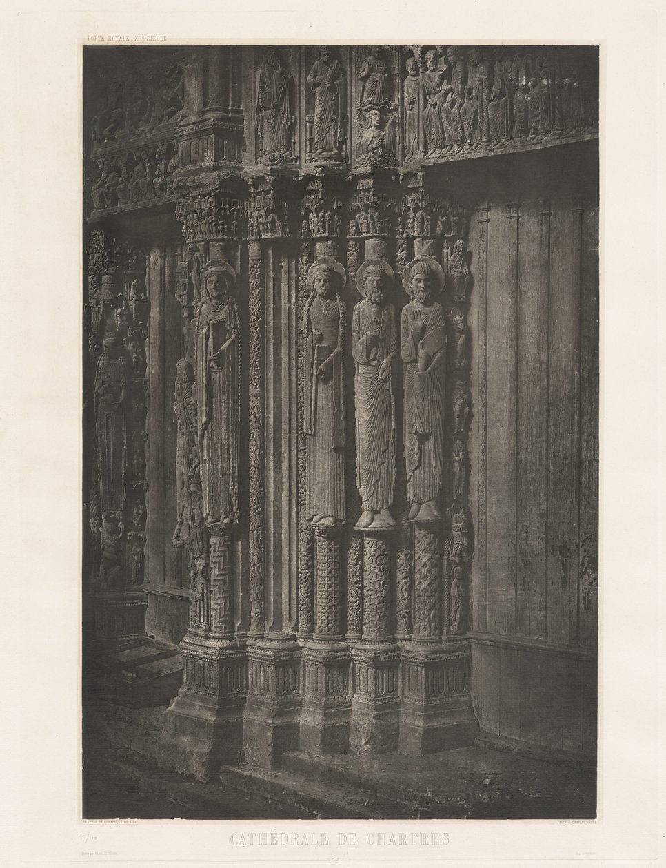 Tafel XIII – Kathedrale von Chartres, Statuensäulen in der zentralen Tür des Königlichen Eingangs von Charles Nègre, André Jammes