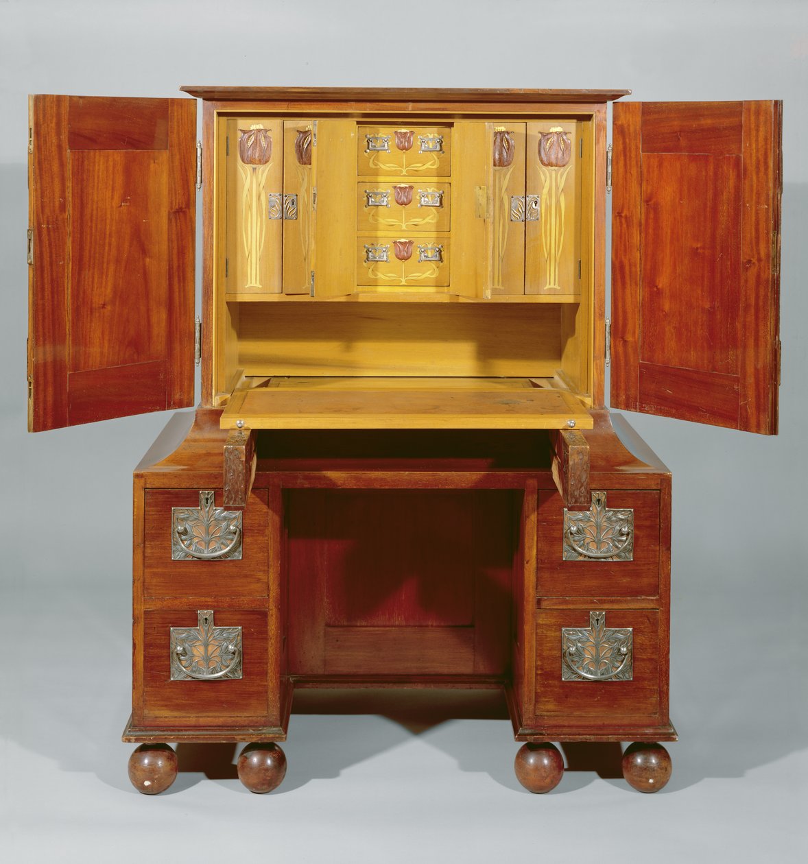 Schrank - Vorderseite offen, 1898 von Charles Robert Ashbee