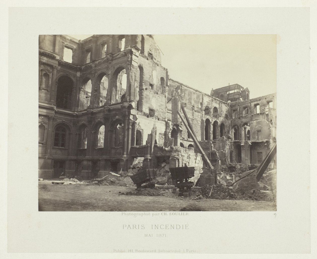 Pariser Feuer (Ehrenhof im Rathaus) von Charles Soulier