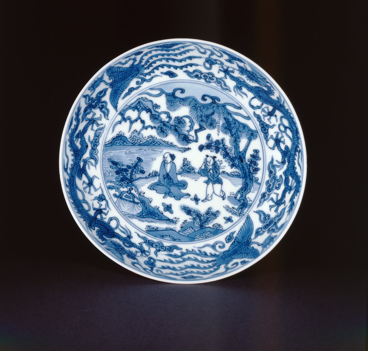 Blau-weißer Teller mit einem Weisen und einem Diener, Wanli-Marke und -Periode, 1573-90 (Porzellan) von Chinese School