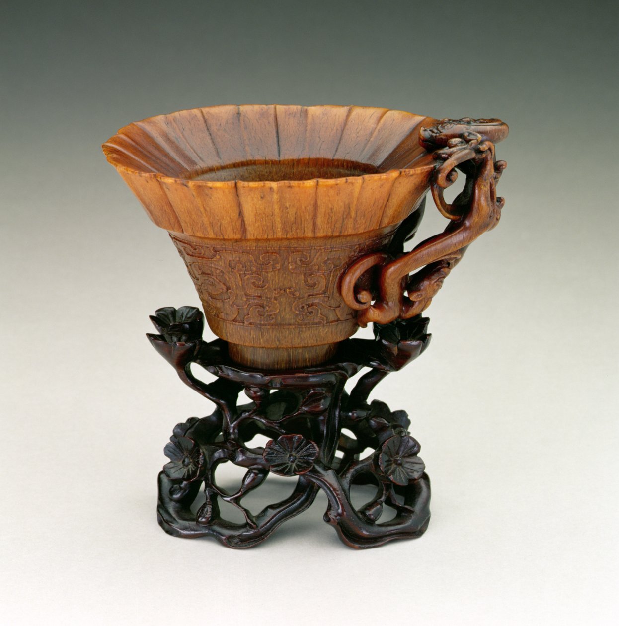 Libationsbecher, Qianlong-Zeit 1736-95, Ching-Dynastie, chinesisch, Mitte 17. Jahrhundert von Chinese School