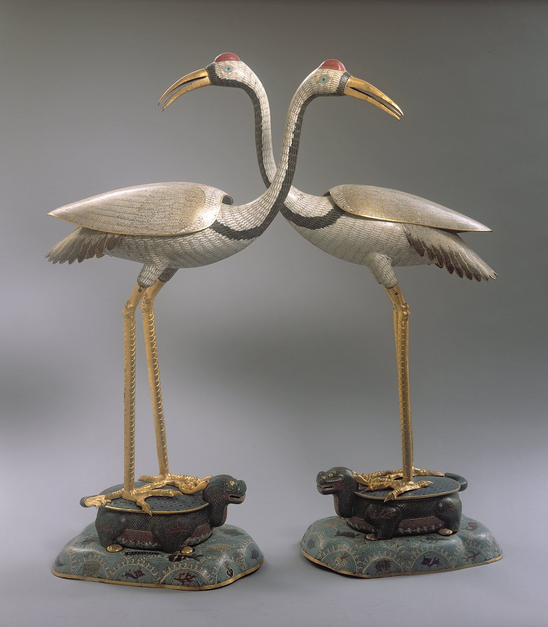 Paar Kranich-Räuchergefäße, aus der Qianlong-Periode (1736-95) von Chinese School