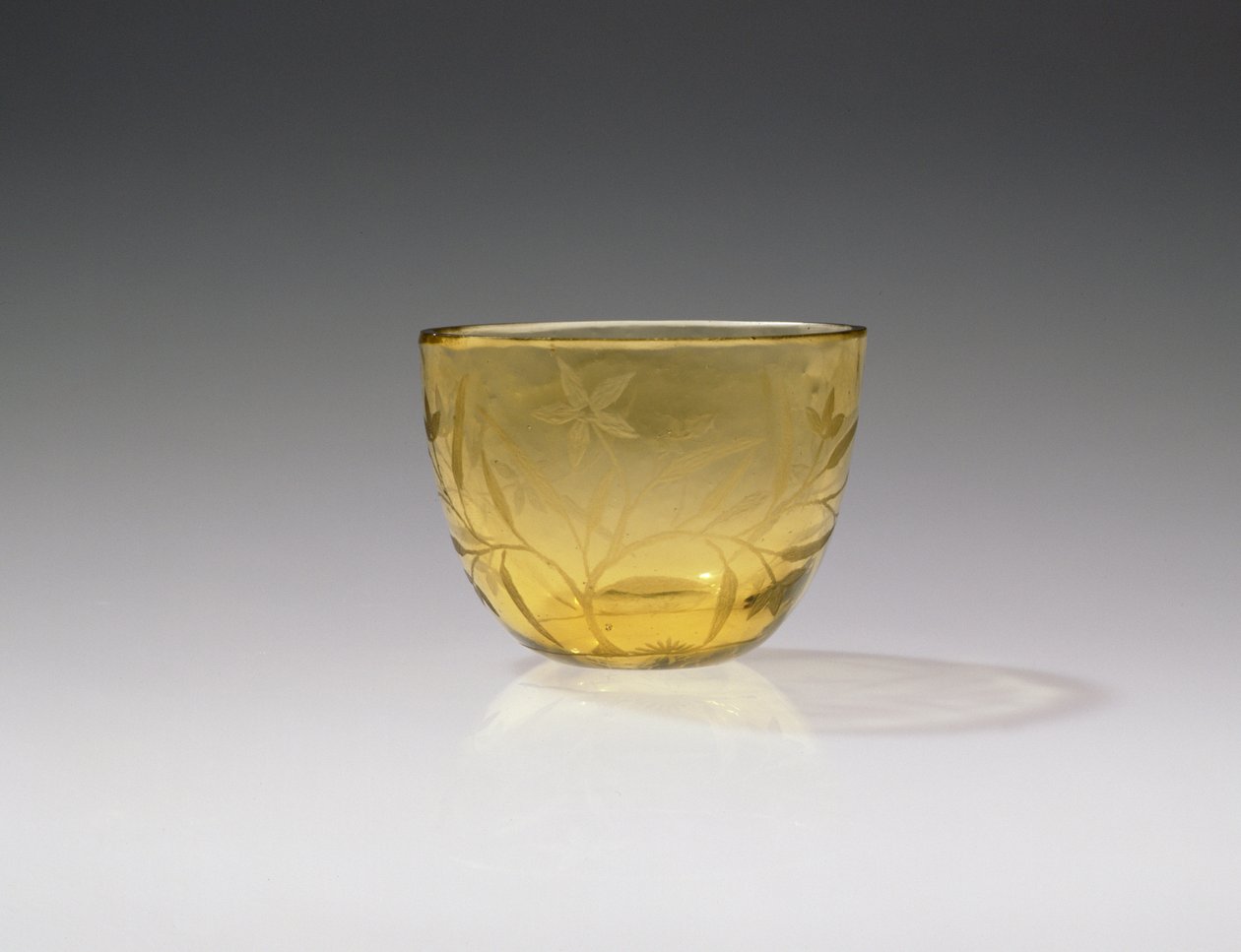 Weinbecher, Yongzheng-Periode, 1723-35 (gelbes Glas) von Chinese School