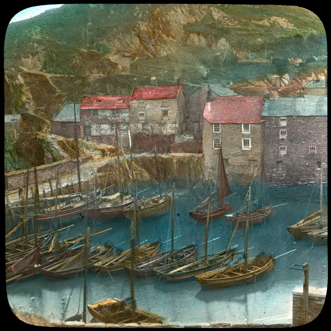Fischerboote im Hafen, Polperro, Cornwall, spätes 19. oder frühes 20. Jahrhundert von Church Army Lantern Department