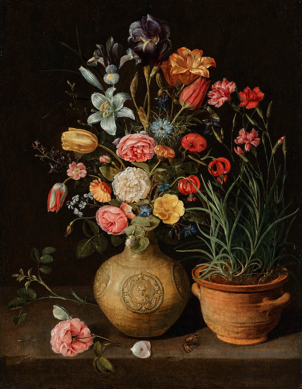 Stillleben mit Rosen, Lilien, einer Iris und anderen Blumen in einer irdenen Vase, mit einem Topf Nelken und einem Schmetterling auf einem Sims von Clara Peeters