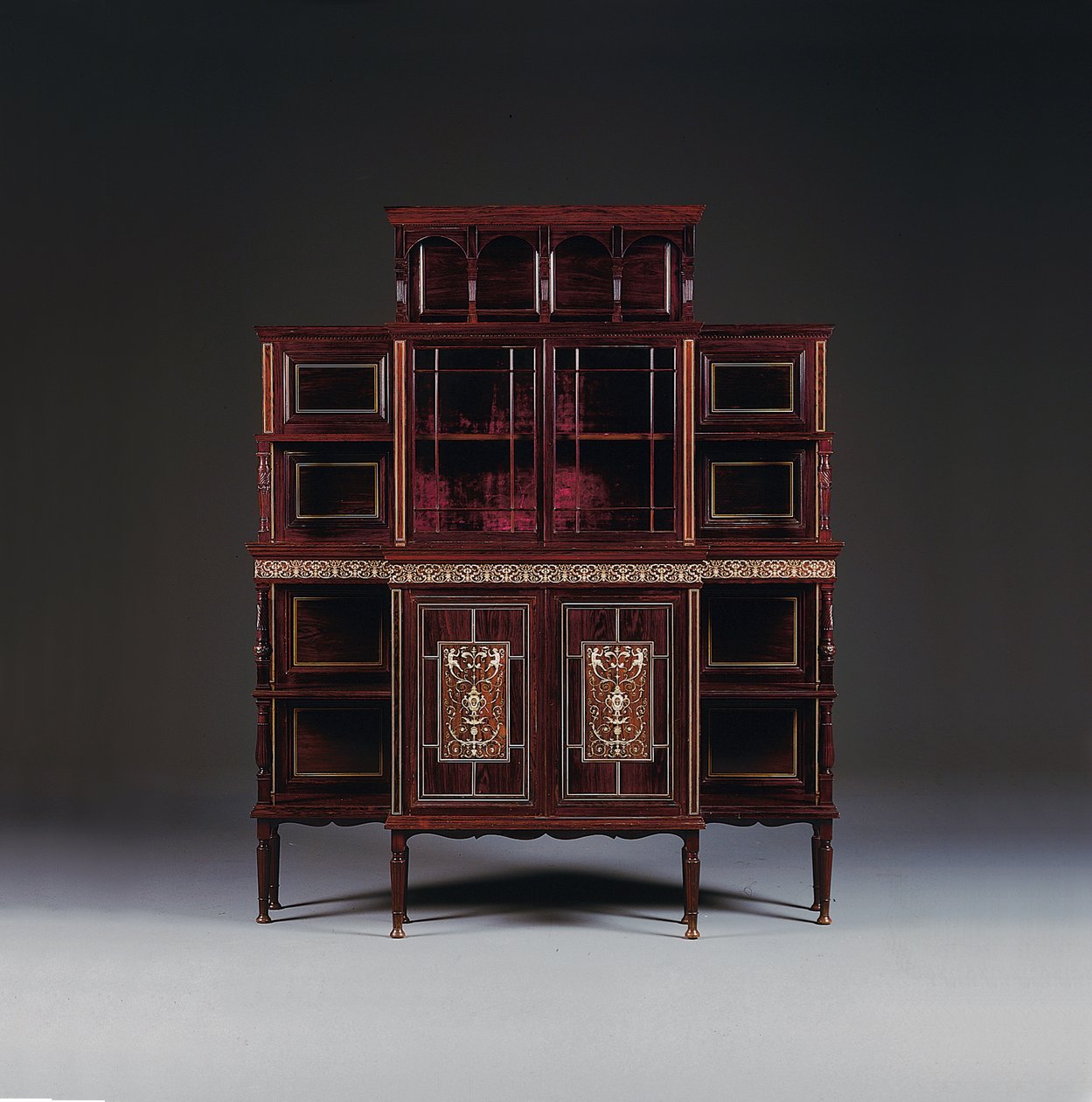 Ein mit Elfenbein eingelegter Rosenholz-furnierter Schrank von Collinson and Lock