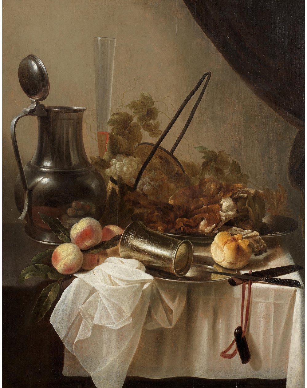 Ein Zinnkrug mit einem umgestürzten Silberbecher mit Obst, Brot und Fleisch auf einem drapierten Tisch von Cornelis Kruys