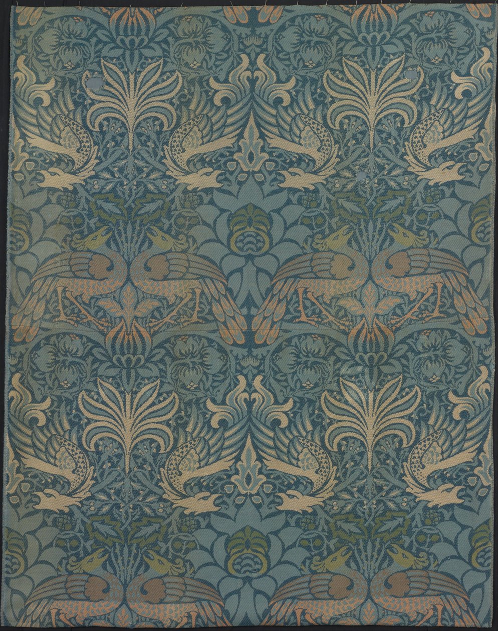 Tafel mit dem Titel Pfau und Drache von Designed by William Morris