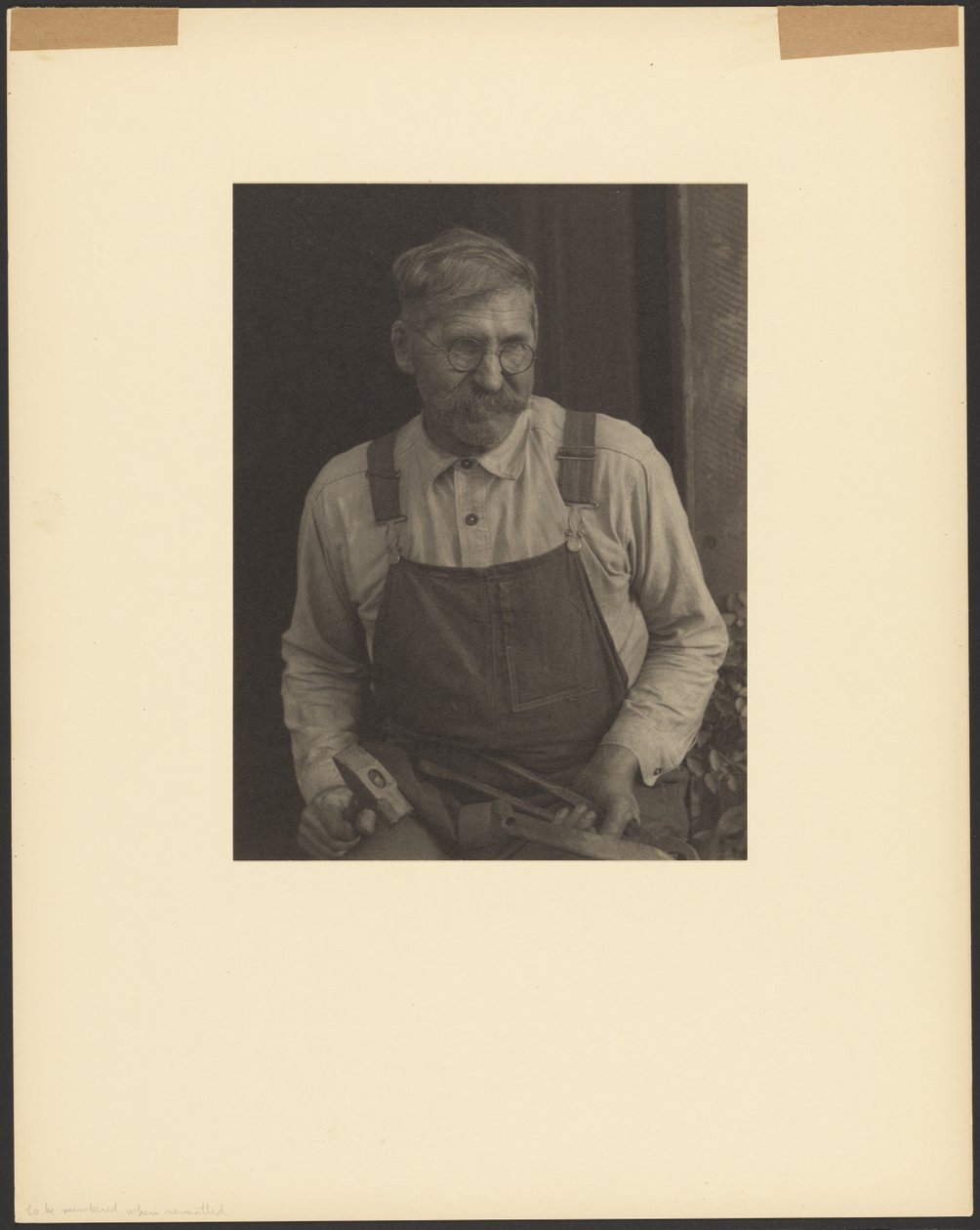 James Duff, ein Geiger, Hazard, Kentucky, mit Werkzeugen von Doris Ulmann