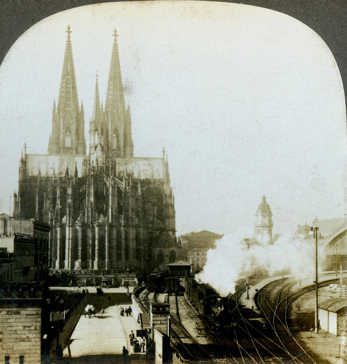Kölner Dom von einer Eisenbahnbrücke, Köln, Deutschland von E. W. Kelley