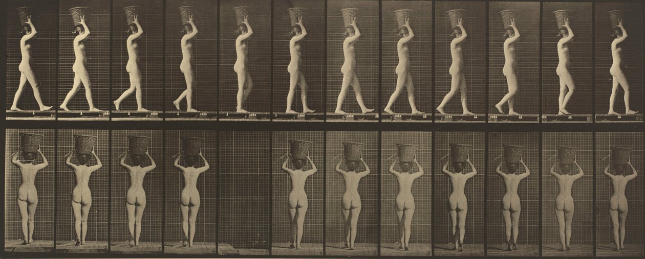 Tafel Nummer 34. Gehen und einen 15-Pfund-Korb auf dem Kopf tragen, Hände erhoben, 1887 von Eadweard Muybridge