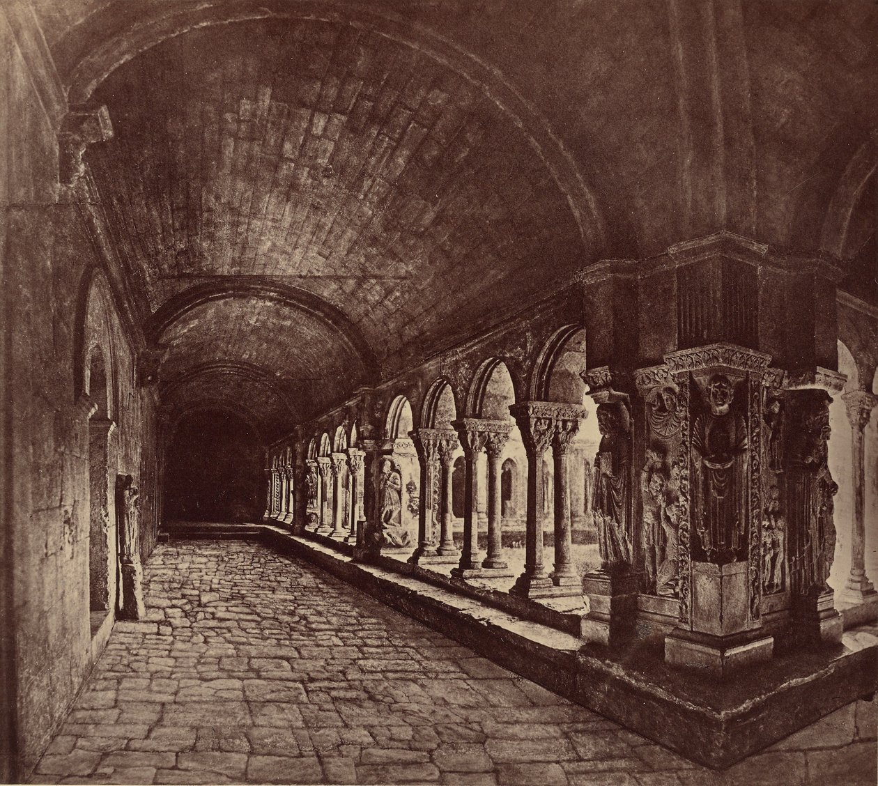 Arles. Kreuzgang St. Trophime. von Édouard Baldus