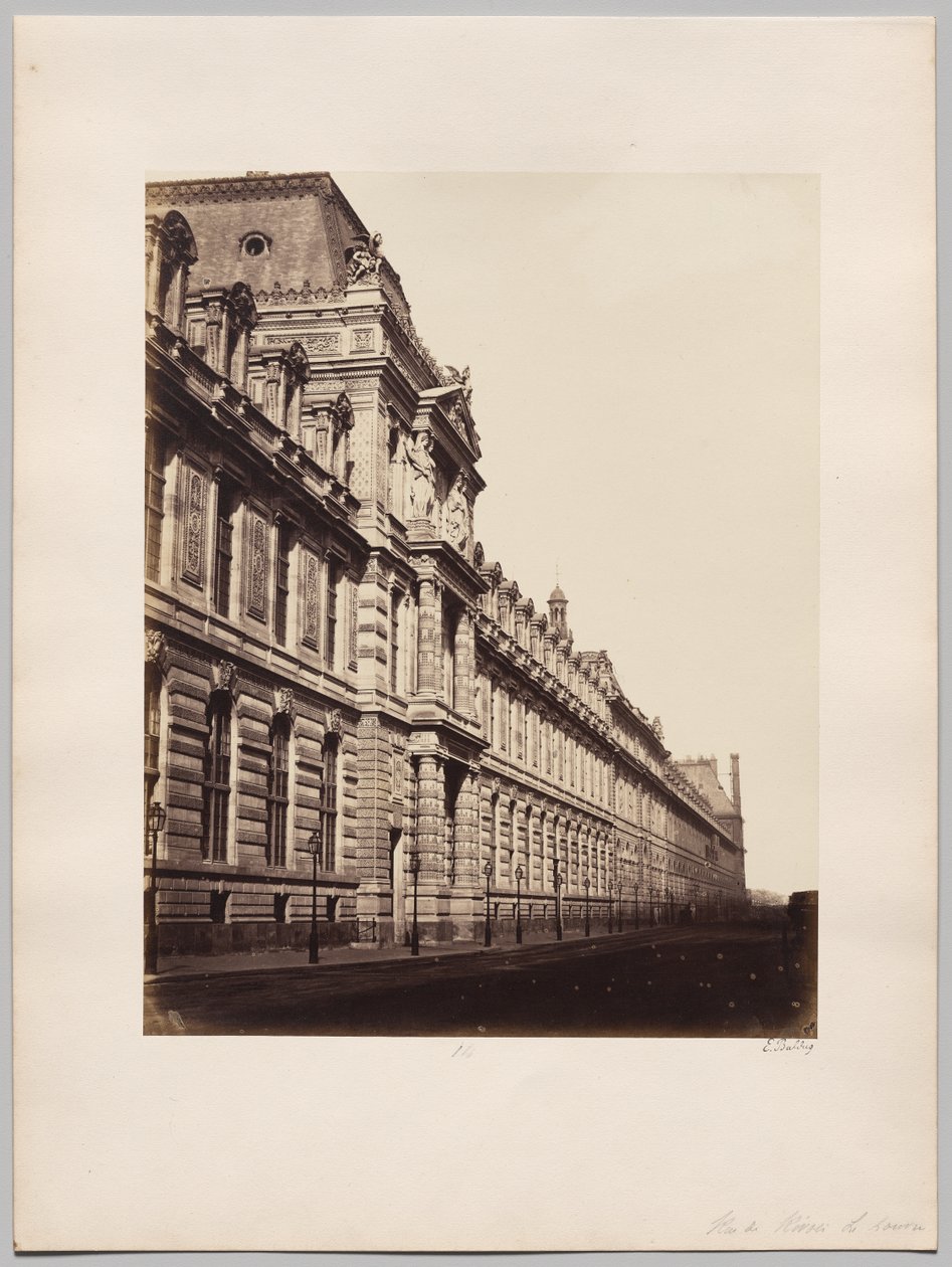 Louvre, Fassade Rue de Rivoli, Paris von Édouard Baldus