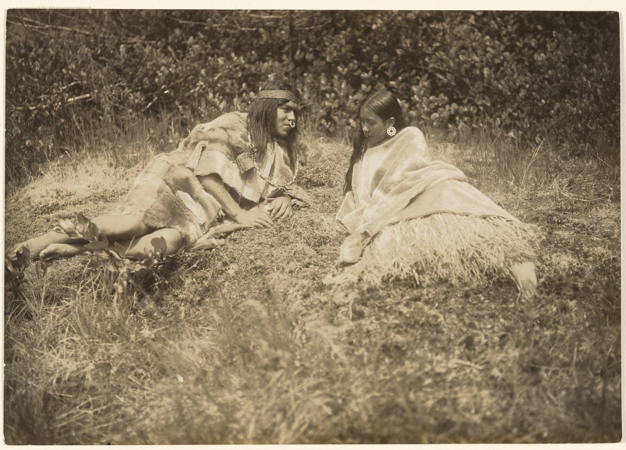 [Ich werde das Mädchen einholen, und die Worte von Liebe und Reichtum werden sie umwerben] von Edward S. Curtis