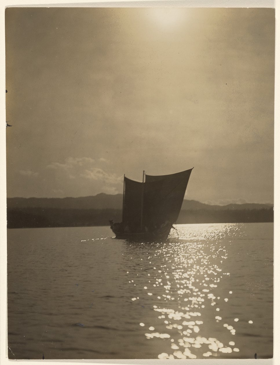 [Im grauen Licht der Morgendämmerung wandten sich die Yaklus-Krieger ab] von Edward S. Curtis
