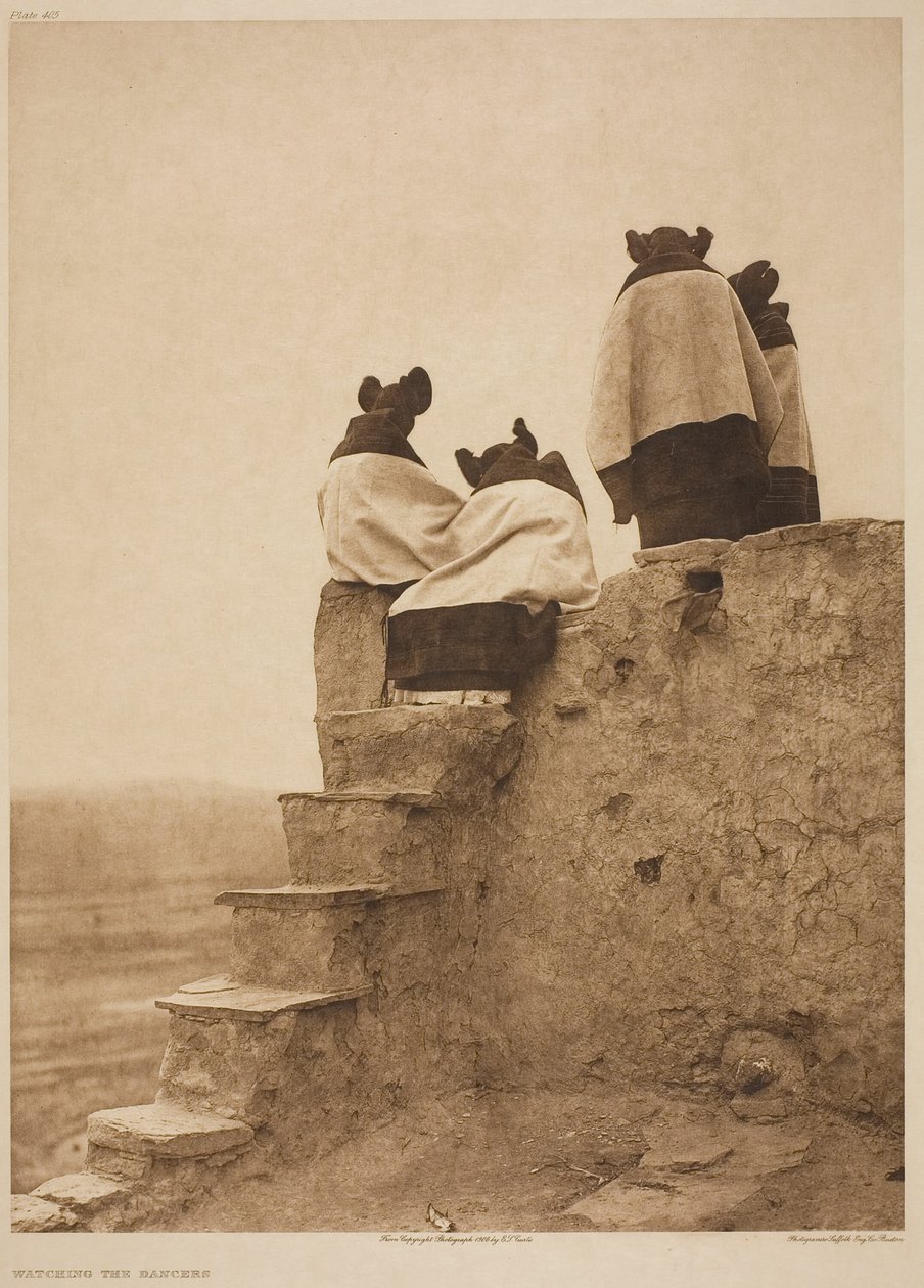 Die Tänzer beobachten von Edward S. Curtis