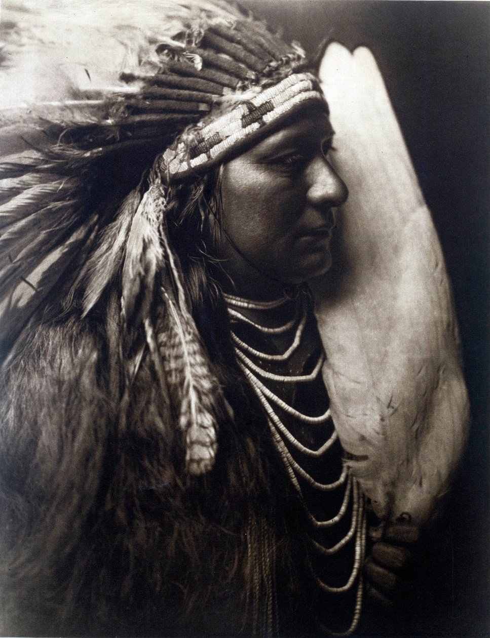 Amerikanische Indianer: Porträt eines Indianers des Perce Nose Stammes von Edward Sheriff Curtis