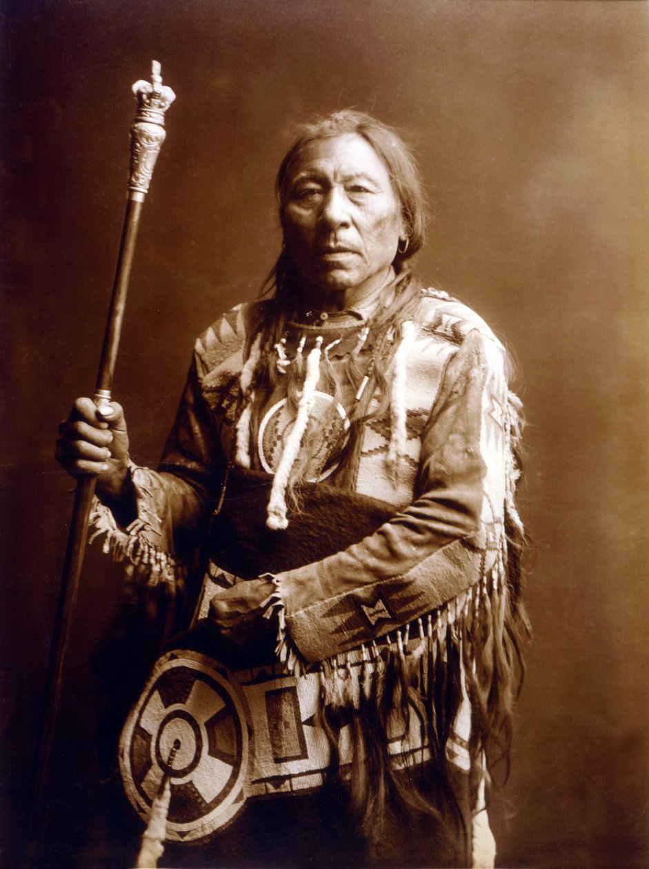 Laufender Hase (Aatsista-Mahkan 1833-1911), Blackfeet Indianer, ca. 1900, Foto von Edward S. Curtis von Edward Sheriff Curtis