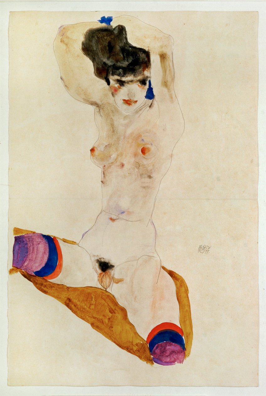 Sitzendes nacktes Mädchen mit über dem Kopf von Egon Schiele