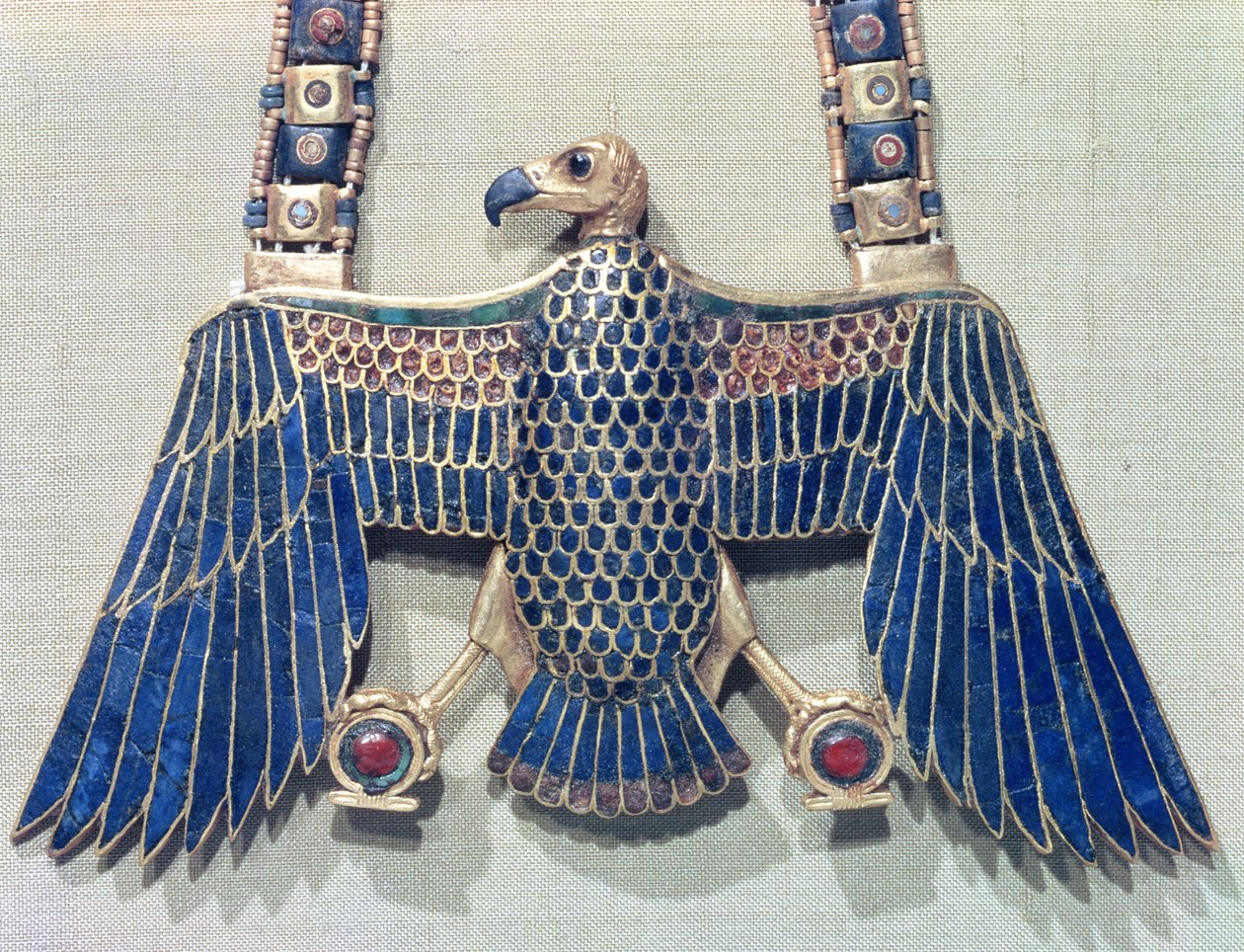 Halskette mit Geieranhänger, aus dem Grab von Tutanchamun (ca. 1370-52 v. Chr.) Neues Reich von Egyptian 18th Dynasty