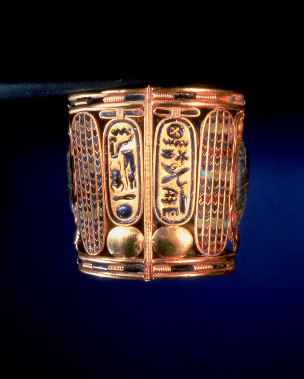 Armband mit der Kartusche von Psusennes I. (ca. 1039-991 v. Chr.) gefunden an den Armen von König Amenemope in Tanis, Dritte Zwischenzeit von Egyptian 21st Dynasty