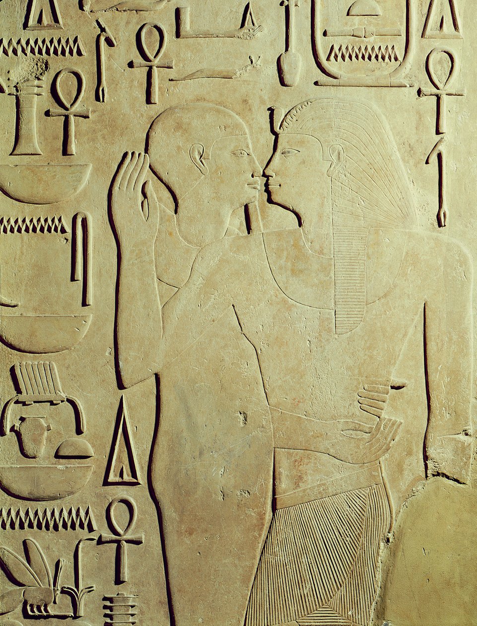 Sesostris I. (regierte 1971-28 v. Chr.), umarmt vom Gott Ptah, Relief aus dem Tempel des Amun, Karnak von Egyptian 12th Dynasty