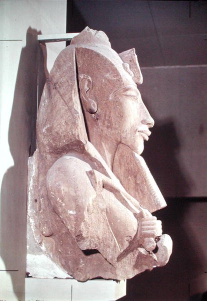 Büste von Amenophis IV (Echnaton) (ca. 1364-1347 v. Chr.) aus dem Tempel des Amun, Karnak, ca. 1353-1337 v. Chr. (Sandstein) von Egyptian 18th Dynasty