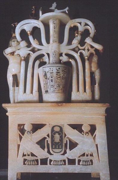 Blumiges Salbgefäß, aus dem Grab von Tutanchamun (ca. 1370-1352 v. Chr.) von Egyptian 18th Dynasty