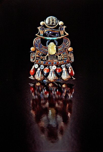 Pektorale mit einem Vogelskarabäus, aus dem Grab von Tutanchamun, Neues Reich von Egyptian 18th Dynasty