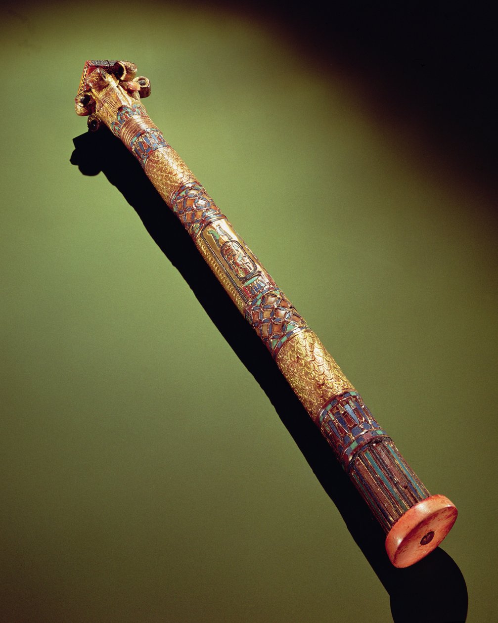 Schreibkasten für Schreibrohre, aus dem Grab von Tutanchamun (ca. 1370-1352 v. Chr.) Neues Reich (vergoldetes Holz mit Halbedelsteinen eingelegt) von Egyptian 18th Dynasty