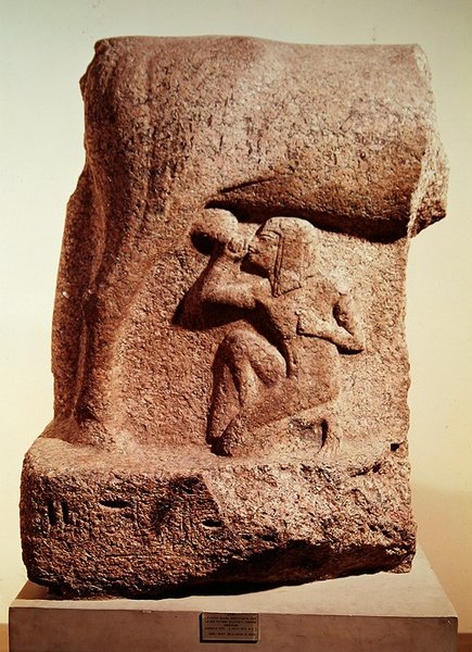 Die Göttin Hathor, die den Pharao Horemheb stillt, Neues Reich, um 1344-1314 v. Chr. von Egyptian 18th Dynasty