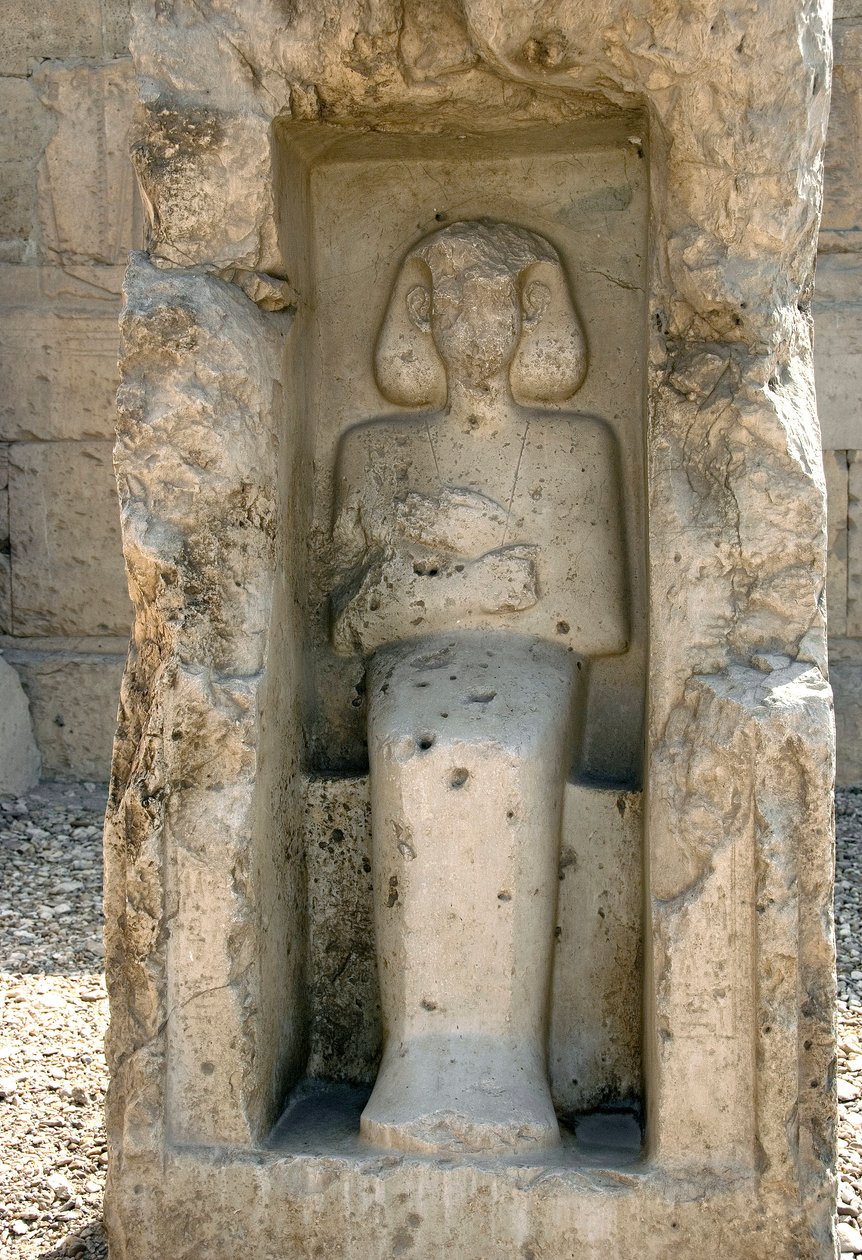 Alte ägyptische Kunst: Flachrelief des Gottes Osiris im Hof des Tempels von Sethos I. von Egyptian 19th Dynasty