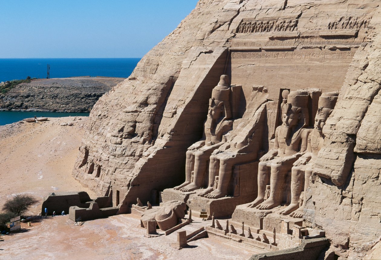 Fassade des Tempels von Ramses II, Abu Simbel, Ägypten, Neues Reich, Dynastie XIX von Egyptian 19th Dynasty
