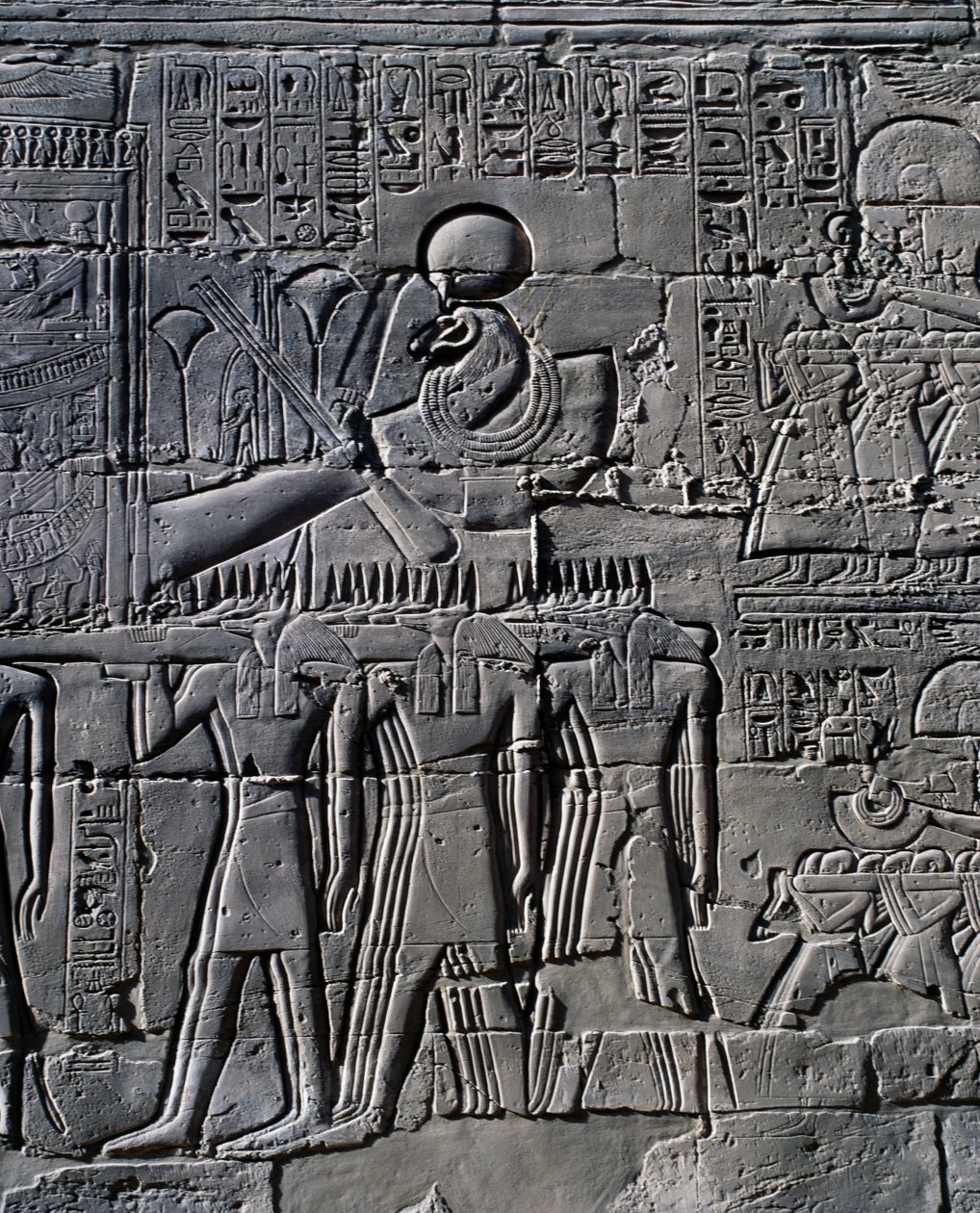Ramses II. vor dem heiligen Boot, Relief, Innenwände der Großen Säulenhalle, Karnak-Tempelkomplex (Unesco-Welterbeliste) von Egyptian 19th Dynasty