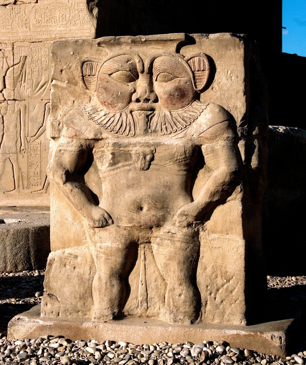 Ägyptische Antiquitäten: Die Gottheit Bes (Detail eines Flachreliefs) von Egyptian Ptolemaic Period
