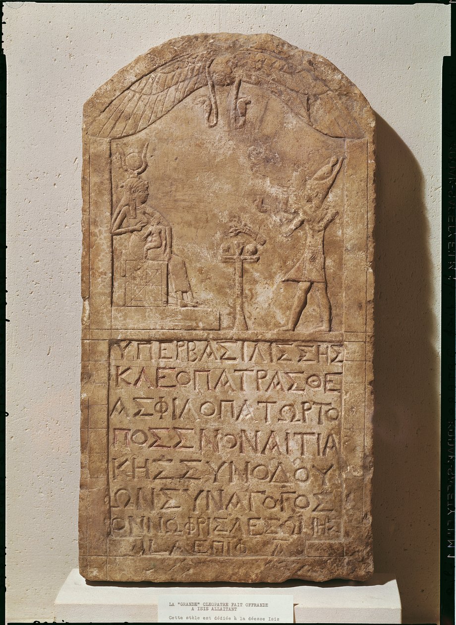 Stele, gewidmet Isis, darstellend Kleopatra VII. (69-30 v. Chr.), die ein Opfer an Isis bringt, die ihren Sohn Horus stillt, 51 v. Chr. von Egyptian Ptolemaic Period