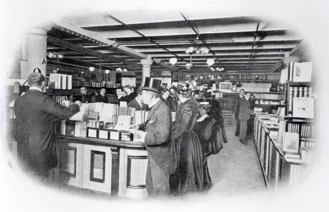 Buchabteilung in einem Armee- und Marineladen, ca. 1900 von English Photographer
