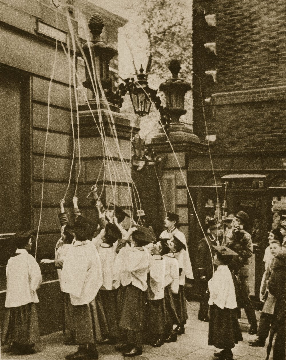 Chorknaben von St. Clement Danes markieren die Grenzen ihrer Pfarrei von English Photographer