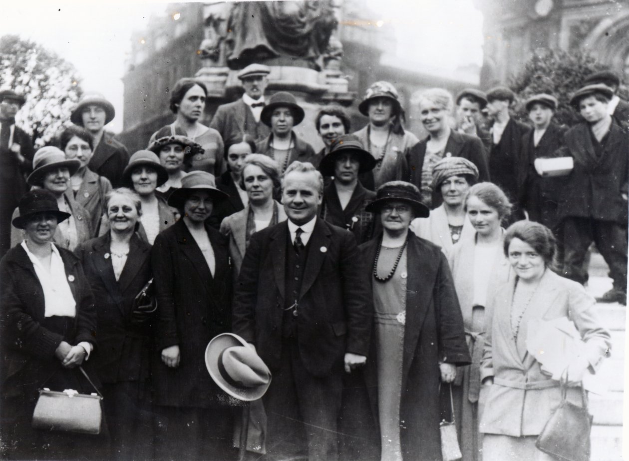 Gruppenporträt von Gewerkschaftern von English Photographer